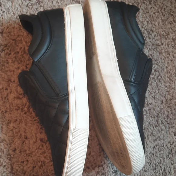 Size 8 Steve Madden black quilted skate shoes - Picture 7 of 7